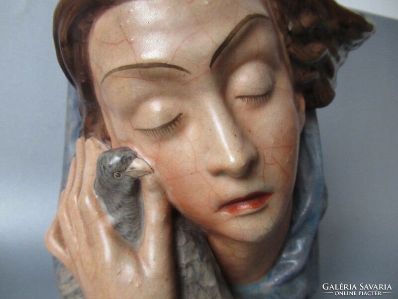 Imre Kovács Turáni (1910-1975): lady with a dove, small sculpture