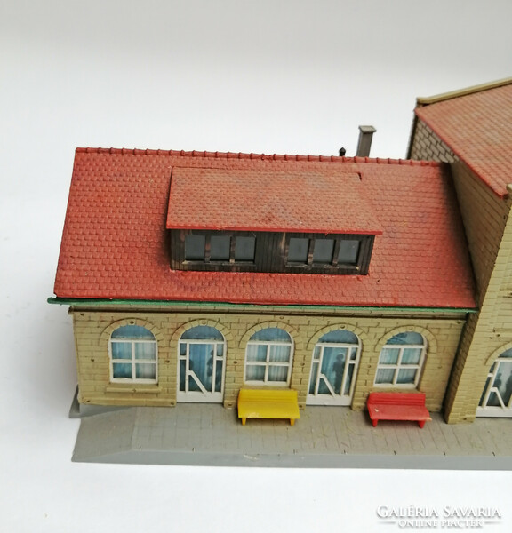 Kibri railway station - station building - model - field table model, model railway - h0