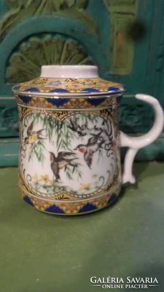 A new, porcelain mug with a very nice pattern, with an oriental pattern, and a lid.