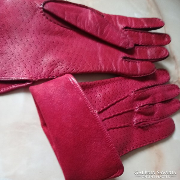 Thin, soft, women's leather gloves