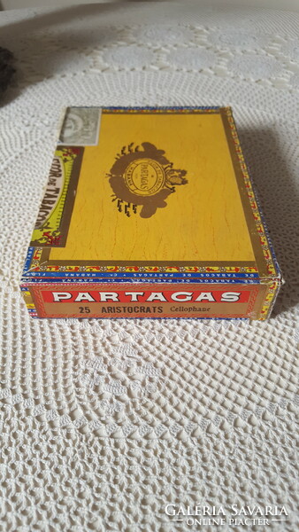 Kubai "Flor de Tabacos de Partagas Habana" szivaros doboz