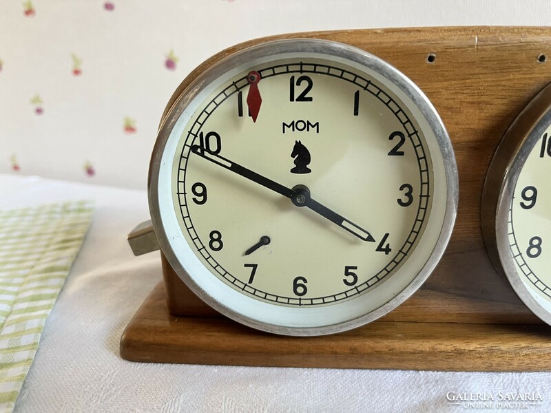Old mom chess clock