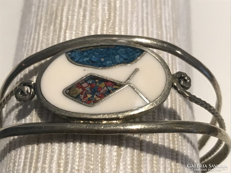 Mexican silver bracelet with shell and semi-precious stone inlay, 5.5 cm inner diameter