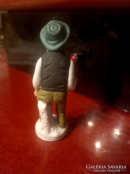 Small figure with a hat