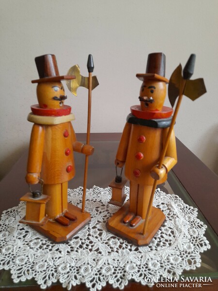 Wooden night watch in pairs