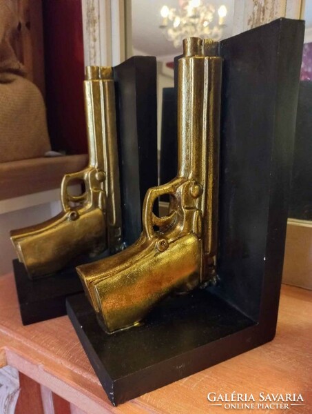 New! Extreme pistol/weapon shaped bookend