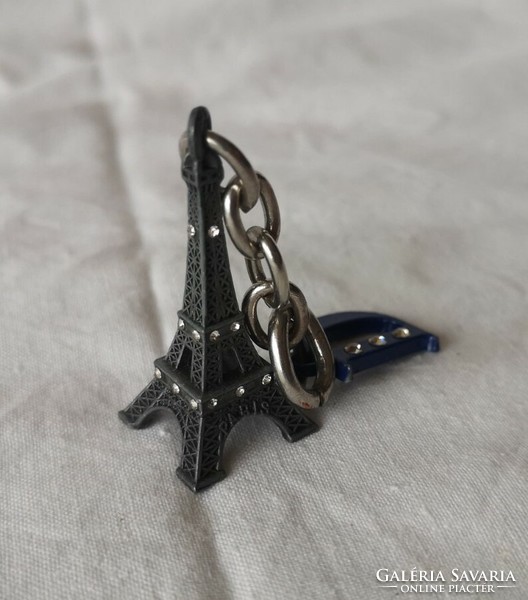Párizs Eiffel torony fém kulcstartó strassz kövekkel + D betű 3cm