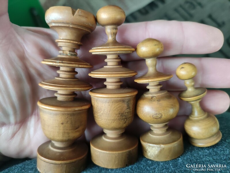 Antique Viennese coffeehouse chess set, in box