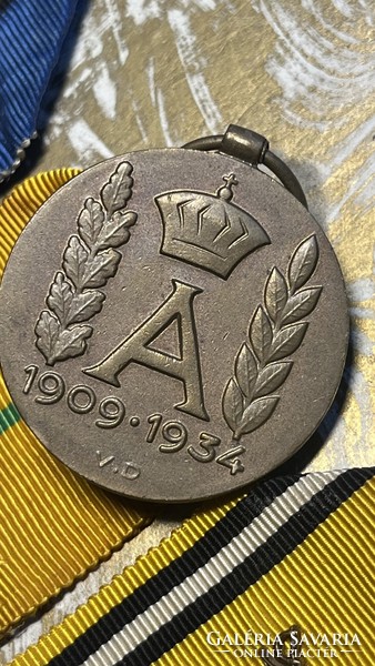 10 darabos belga kitüntetés gyűjtemény eladó