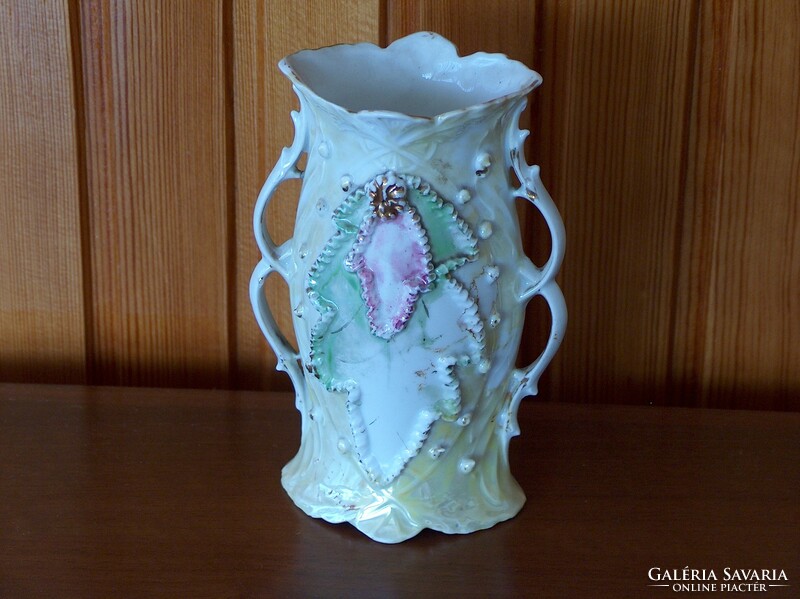 Nagyon régi érdekes fülkiképzésű színes porcelán váza