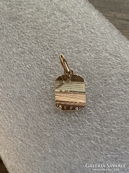 Marked 14k, beautiful pendant that can be engraved