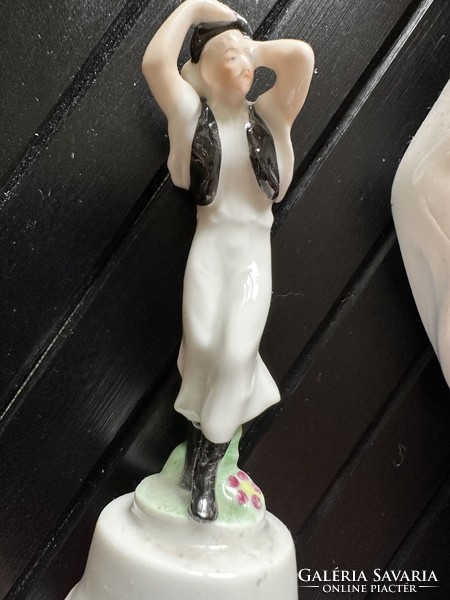 Porcelain figurines in one