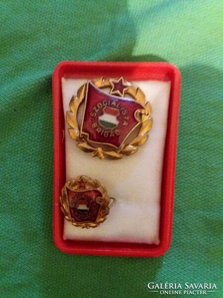 Old cooper era: with excellent socialist brigade badge and pin box as shown in the pictures