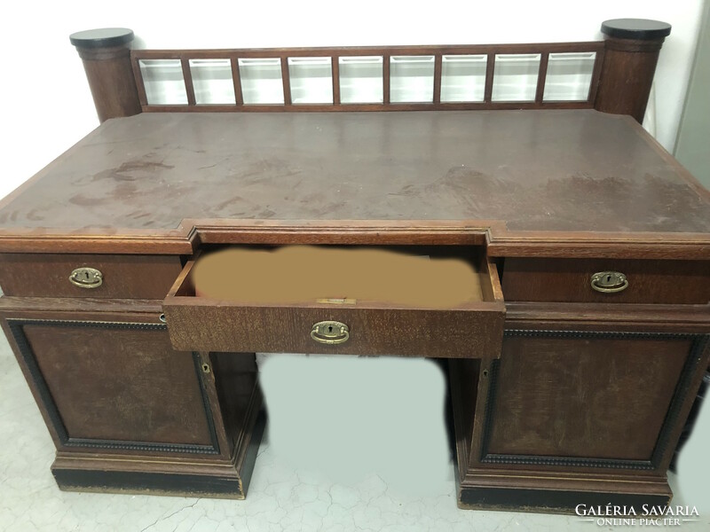 Original art deco director's desk - large size and good condition €868