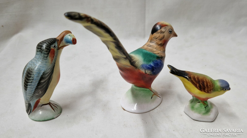 Beautifully painted ceramic birds from Bodrogkeresztúr are sold together in perfect condition