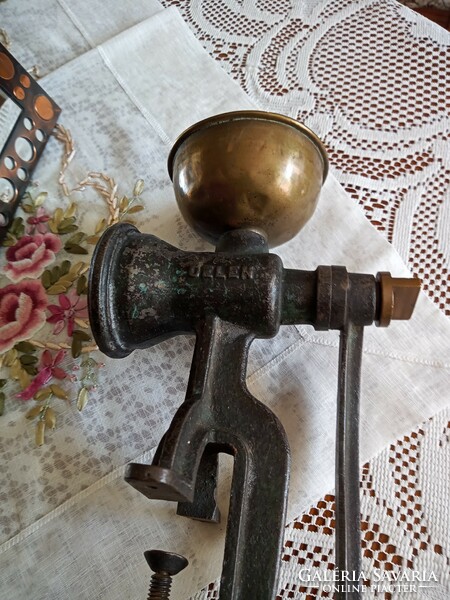 Copper poppy grinder