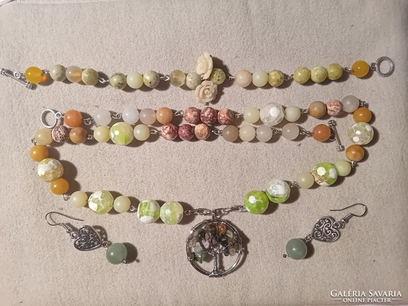 Fusion of minerals with fem beads