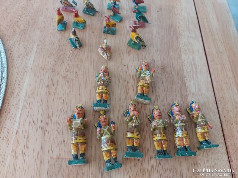 (K) small Indian wooden figures.