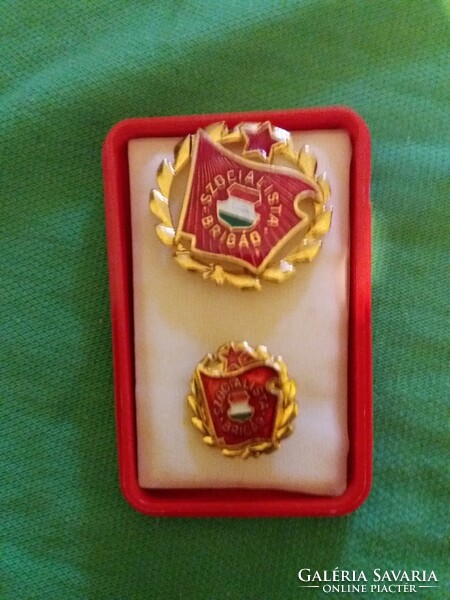 Old cooper era: with excellent socialist brigade badge and pin box as shown in the pictures