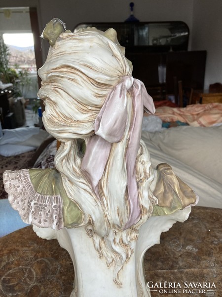 Porcelain female bust