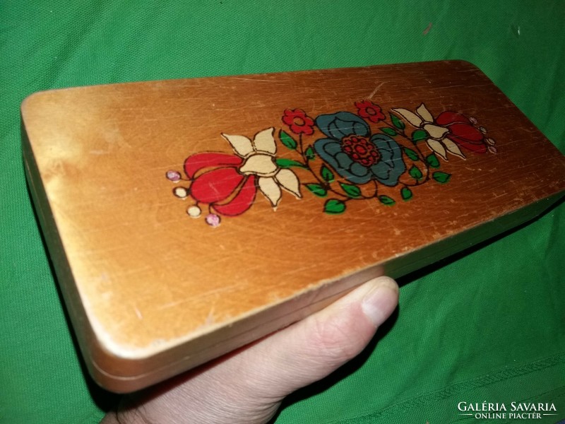 Old school one-space one-compartment floral decorated wooden pen holder 23 x 5 x 9 cm as shown in the pictures