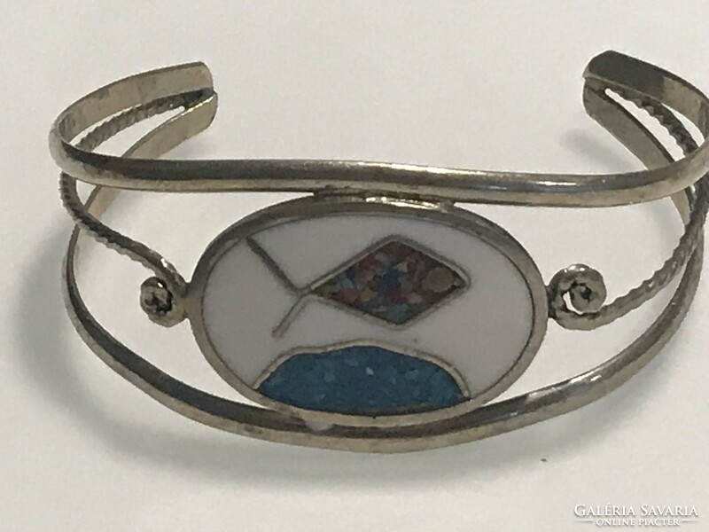 Mexican silver bracelet with shell and semi-precious stone inlay, 5.5 cm inner diameter