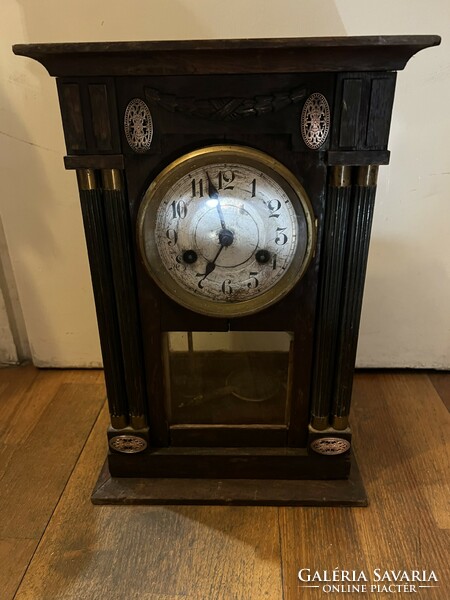 Table clock, with wooden case, xix. Century, in beautiful condition. 38 cm