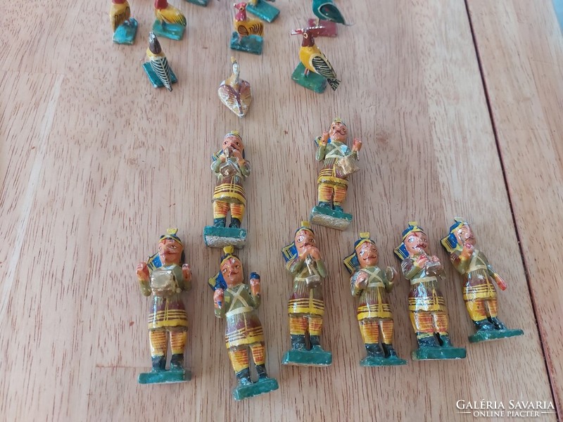(K) small Indian wooden figures.