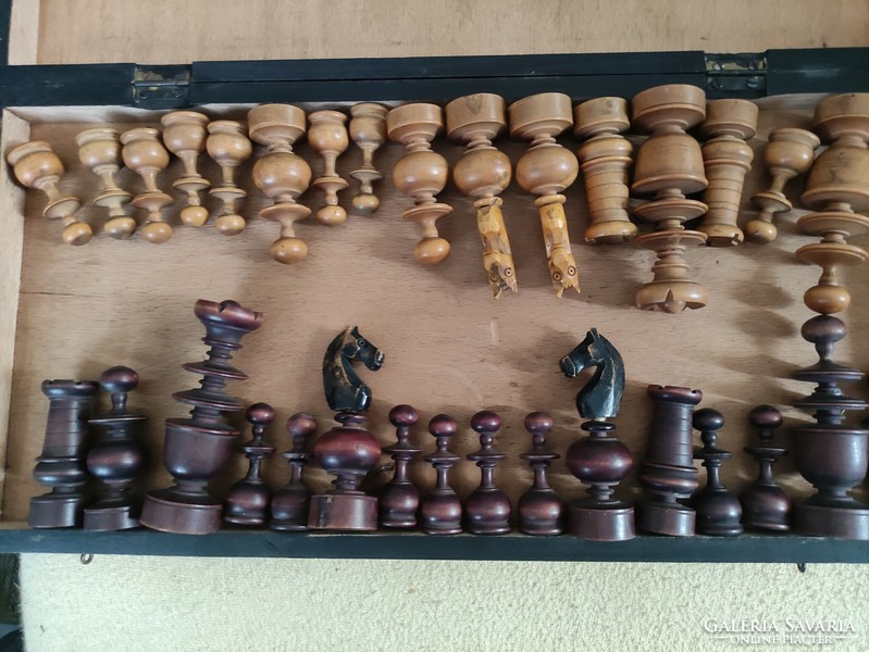 Antique Viennese coffeehouse chess set, in box