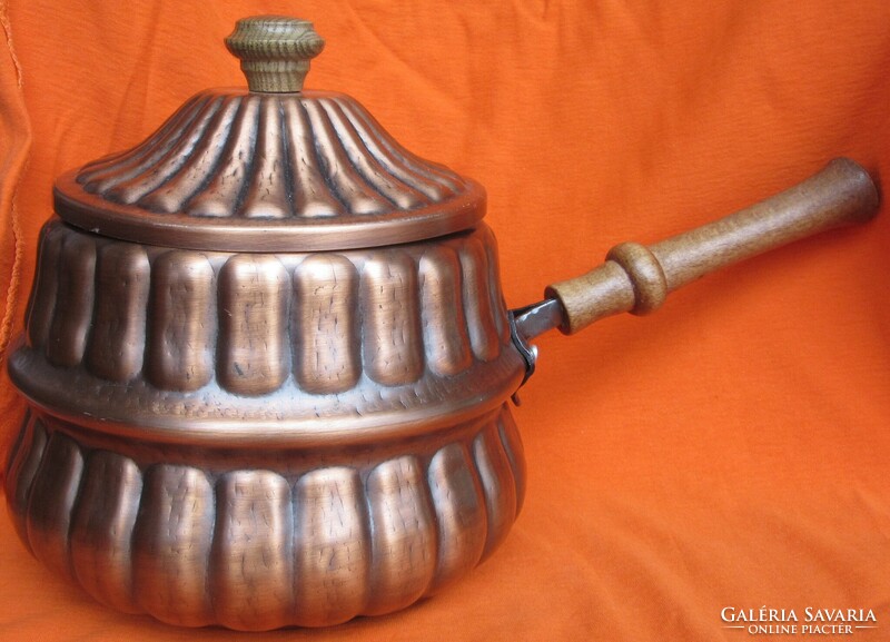 Handmade copper pot, tinned from the inside, 17.5 cm high, with a lid, handle length 15.5 cm.