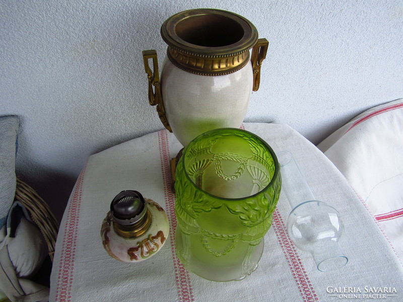 Neo-classical table kerosene lamp with a large, rare, special tulip shade