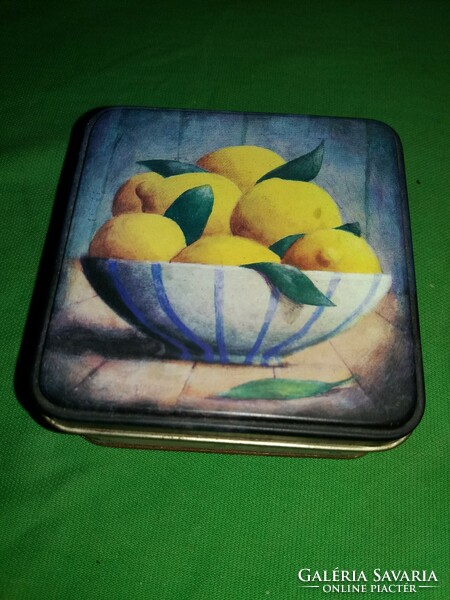 Retro hard candy metal plate box 10 x 5 x 10 cm as shown in the pictures