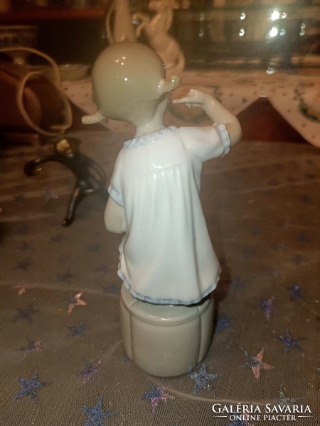 Lladro's little girl with her baby.