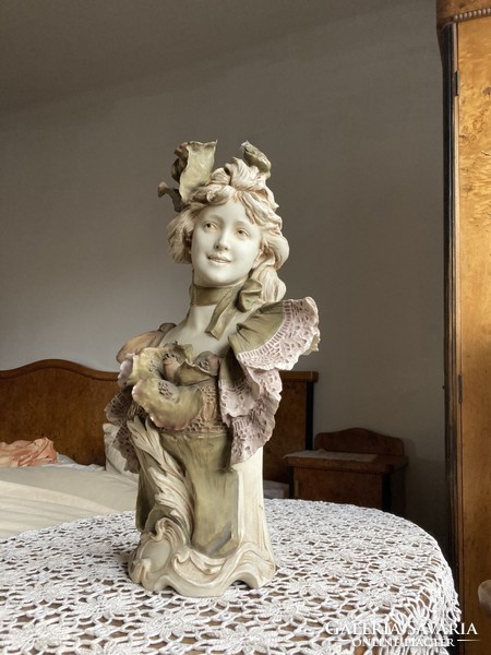 Porcelain female bust