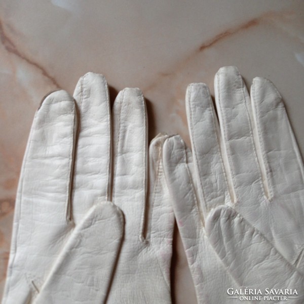 Cream-colored, thin, soft, women's leather gloves