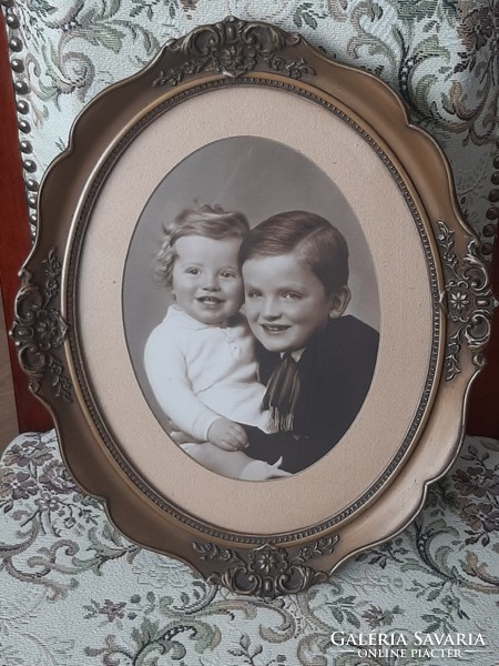 Beautiful antique wooden oval blondel frame with gift photo