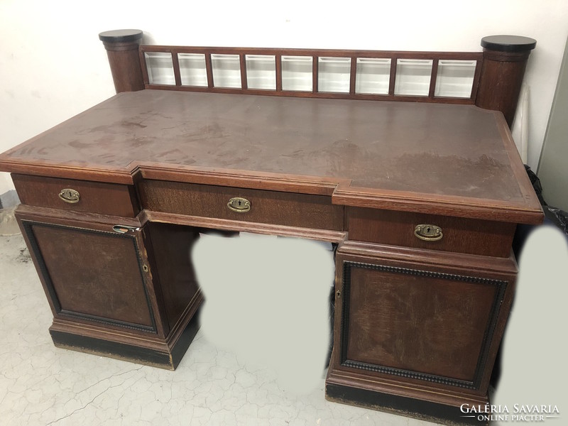 Original art deco director's desk - large size and good condition €868