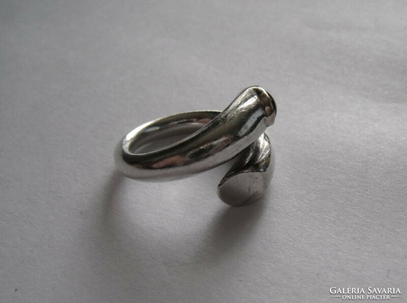 Tömör ezüst gyűrű onix kővel, aranyozott résszel, design ékszer