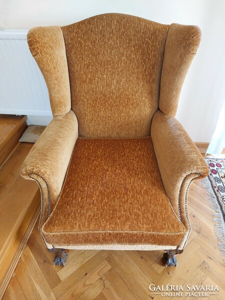 Old armchair with lion legs and ears for sale. Height 107cm, width. 80cm, deep. 95 cm.