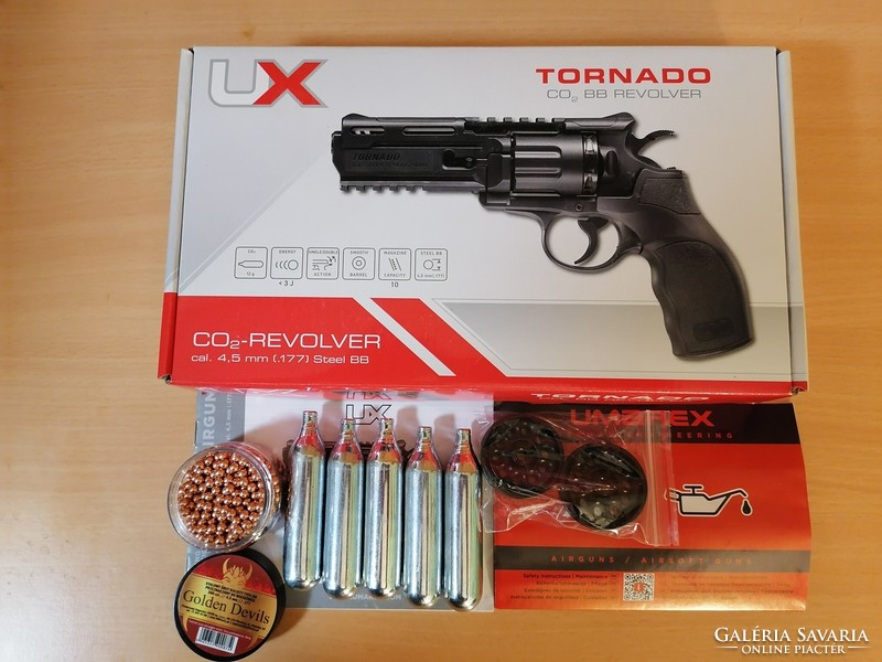 Umarex Tornado revolver légpisztoly ajándékokkal .
