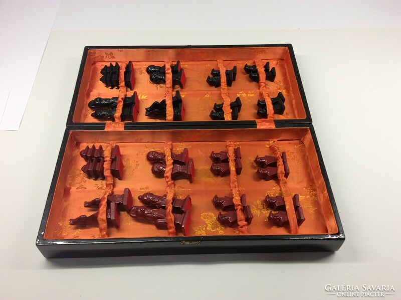 Chess set 36x36 cm in a lacquered box with Chinese figures