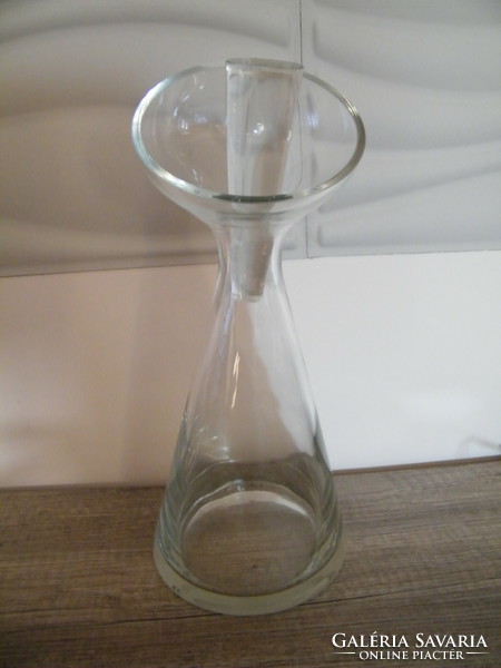 Specially shaped wine decanting glass bottle, wine bottle with stopper