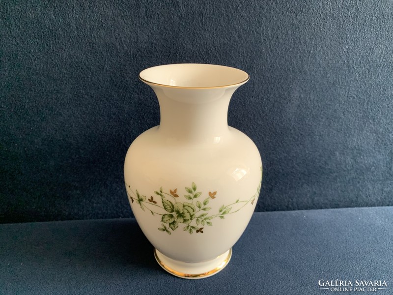 Erika's small vase from Hollóháza porcelain is perfect - 15 cm