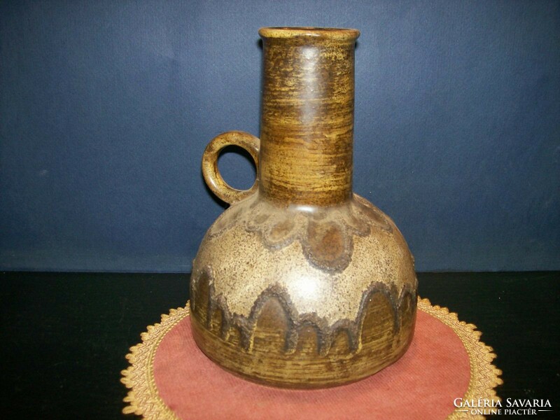 Ceramic vase 21.5 Cm high