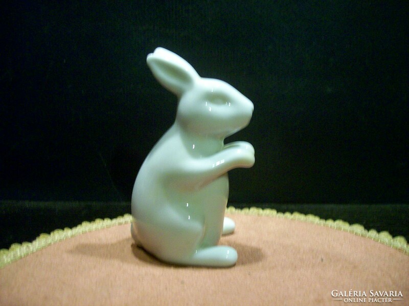 Clapping bunny figure 10 cm high