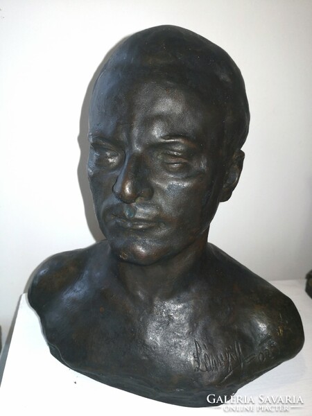 Female bust 1925