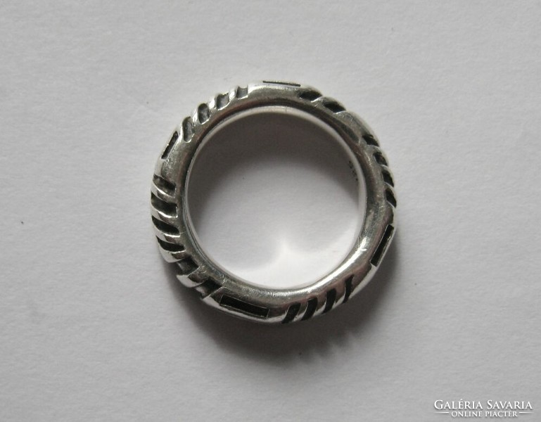 Tömör ezüst gyűrű, vonalas díszítésekkel