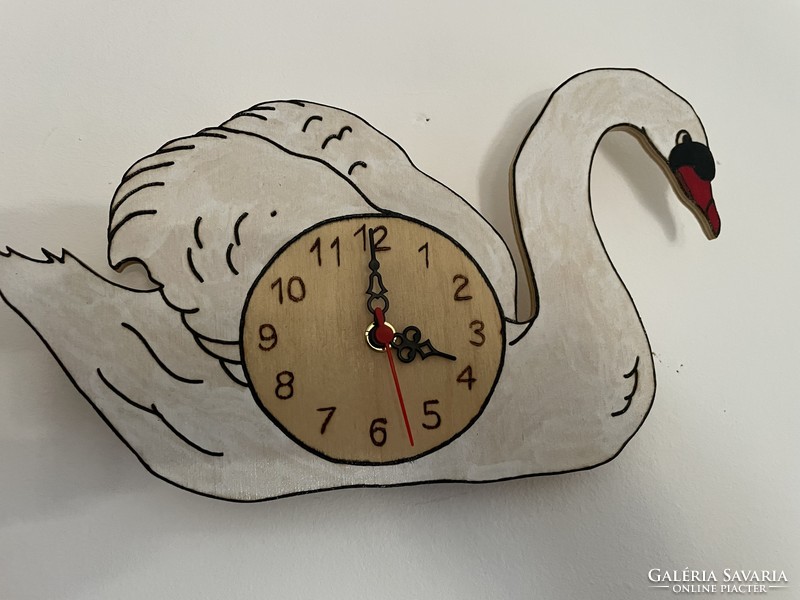 Swan-shaped wall clock