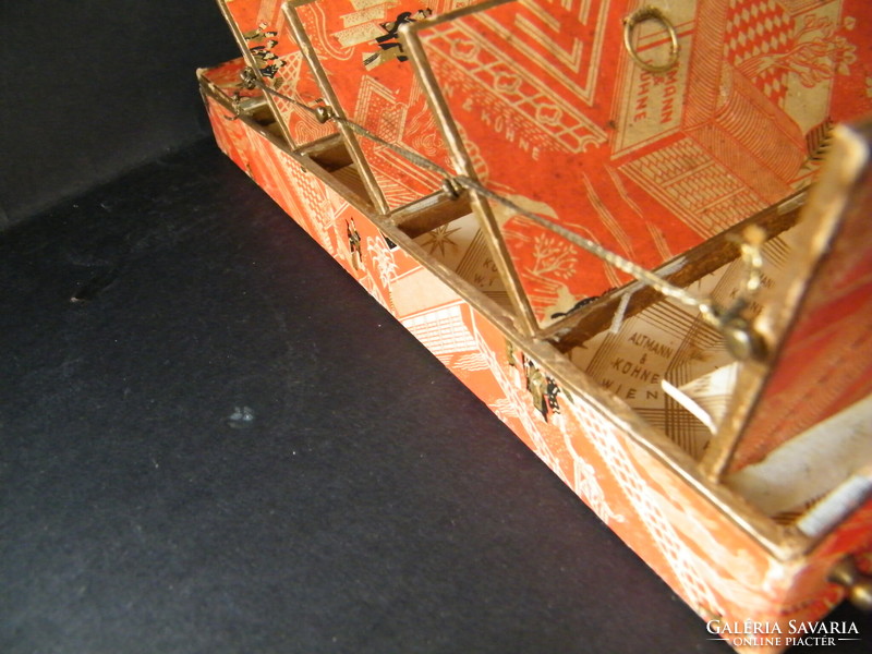 Vintage altmann & kühne Viennese bonbon box (perforated design) 5-compartment box