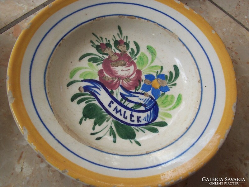 4 wall plates for sale together